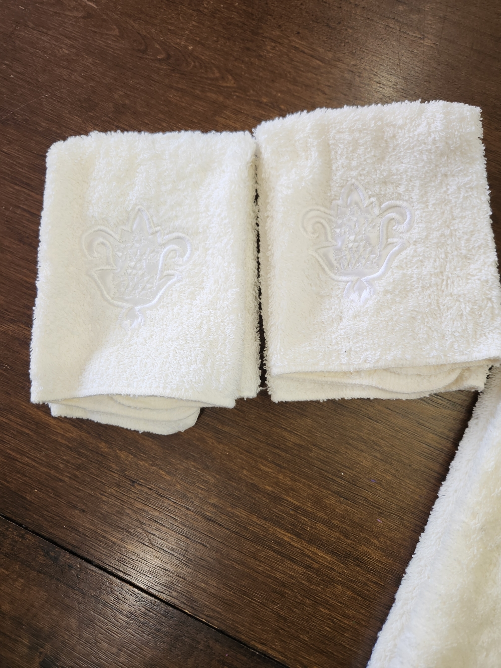 Palatial Embroidered Ivory Towel Set - 8 Piece Bath, Hand, Washcloth,finger - Picture 5 of 7